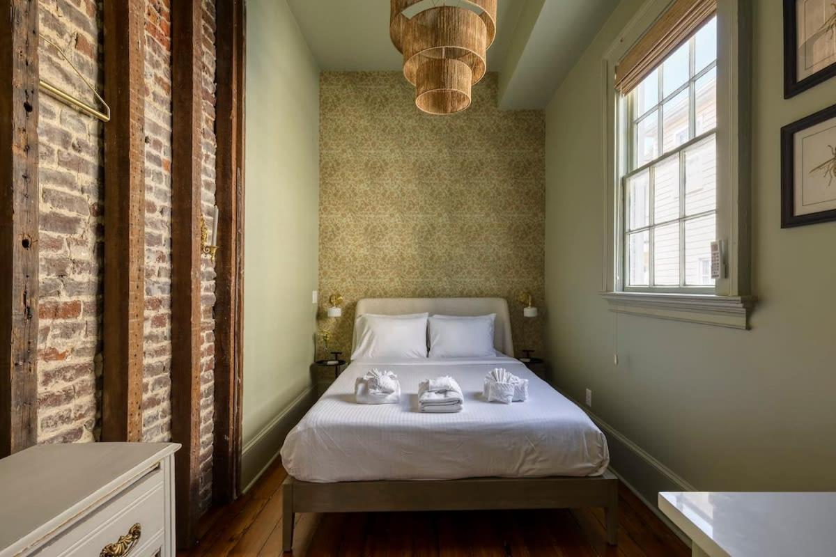Innkeepers Quarters Queen Suite with Breakfast - B&B