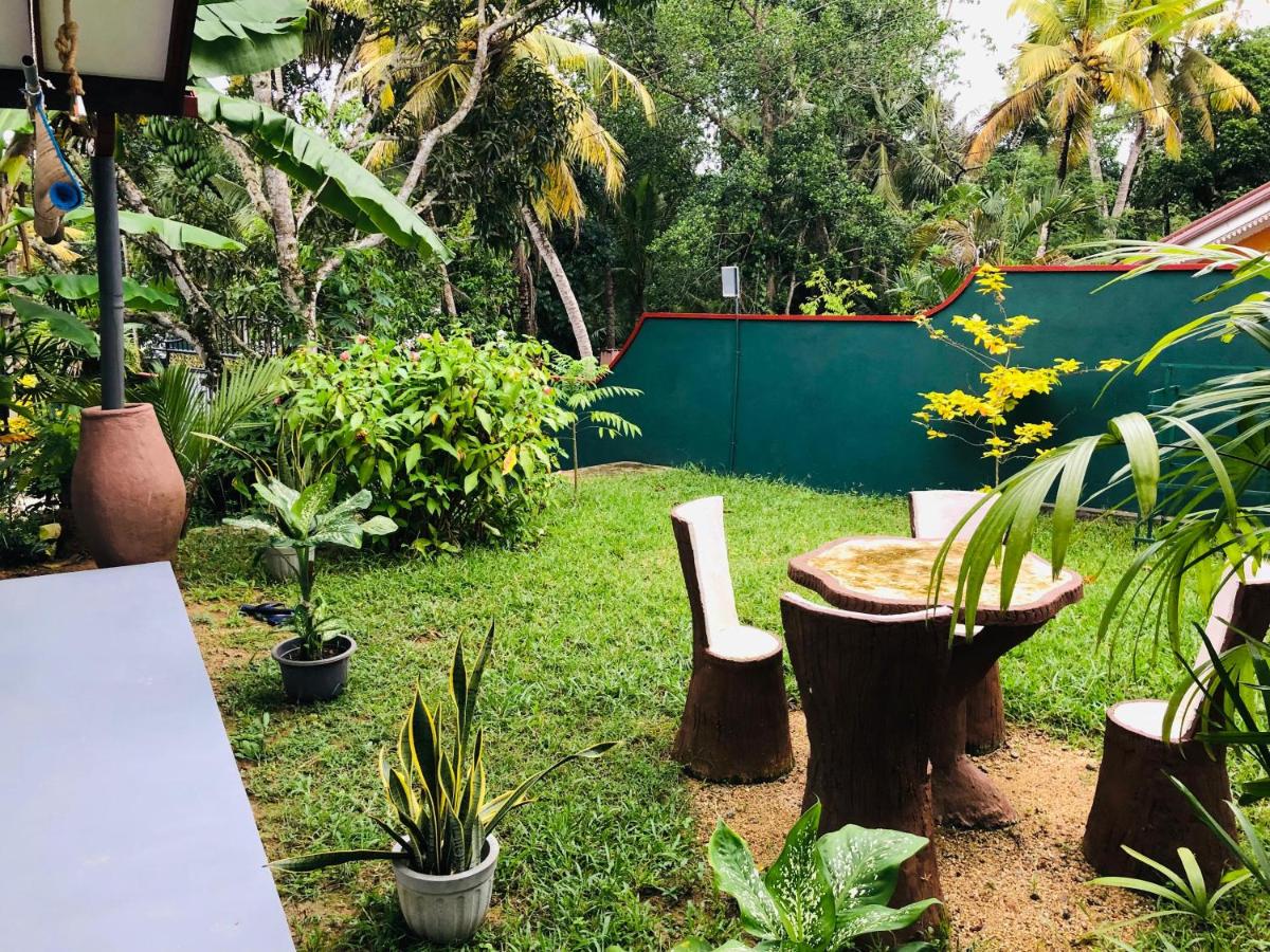 White House Weligama - B&B