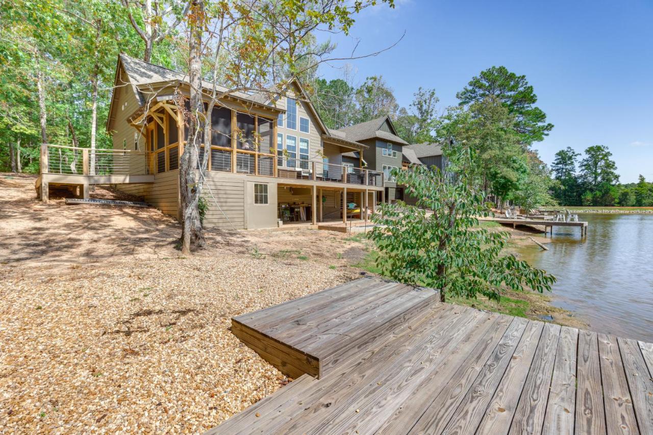 Modern Home Near Lake Martin: Fishing Pond On-Site - Chambres d'hôtes Eclectic