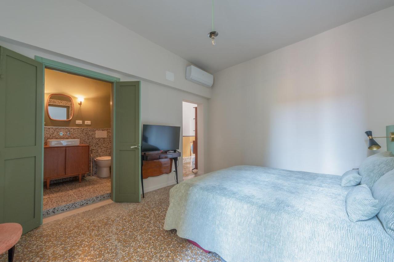 Sant'Angelo Canal View - B&B
