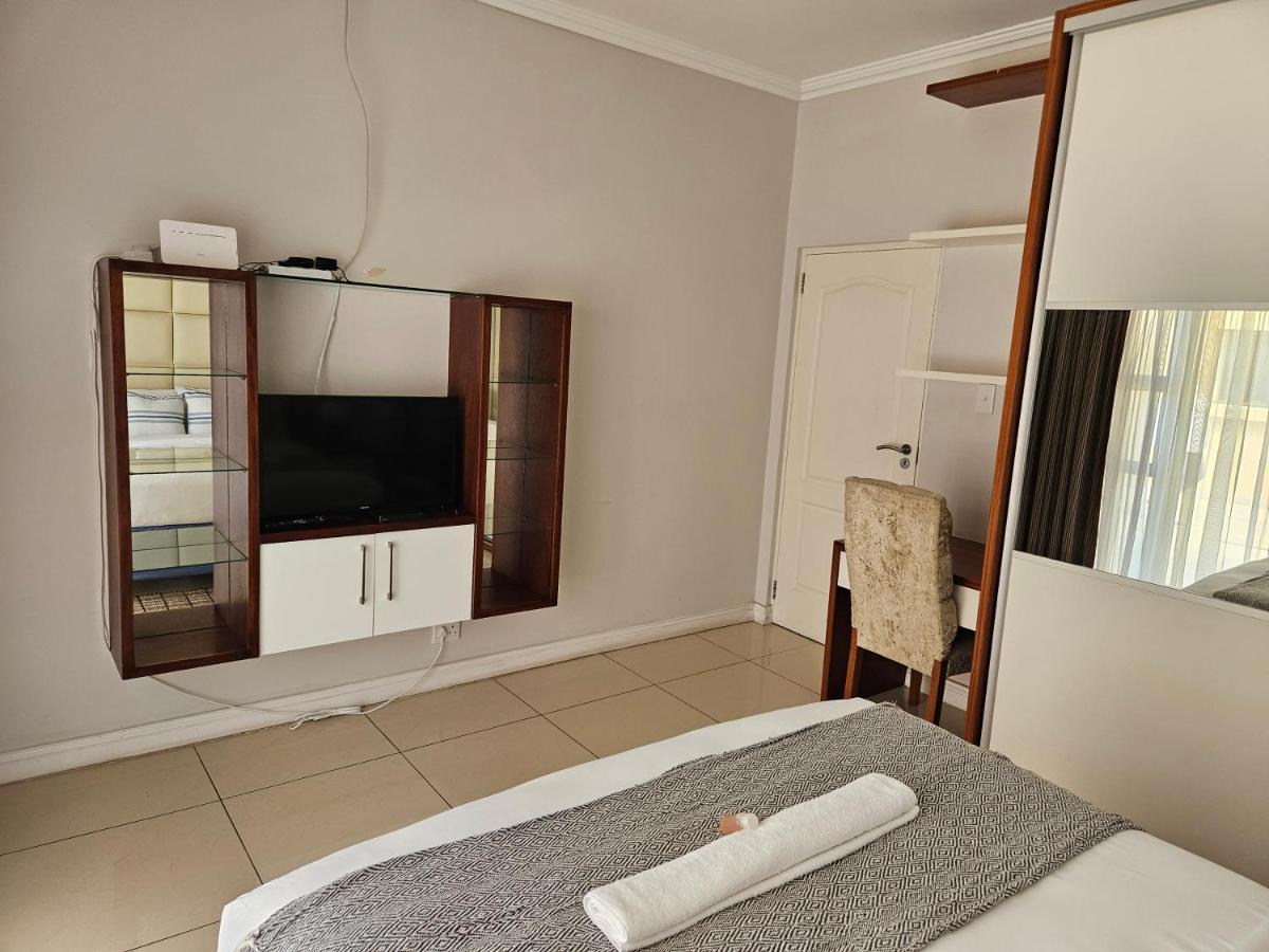 Standaard Tweepersoonskamer met Gedeelde Badkamer