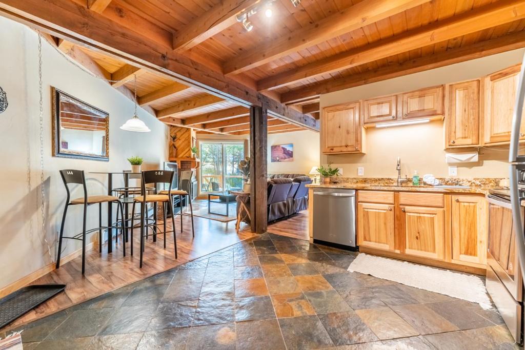 Treehouse #107, Building G by Summit Country Mountain Retreats - B&B