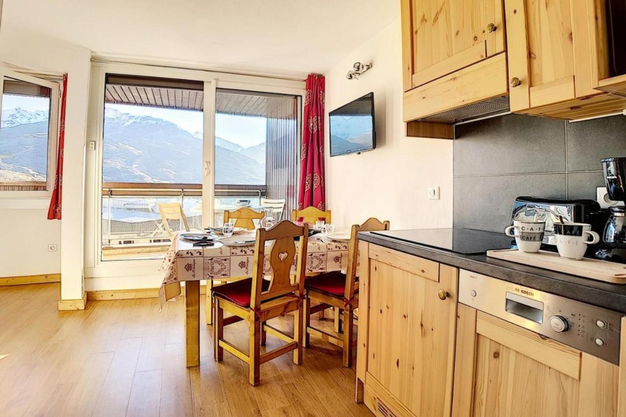 Résidence Coryles B - Appartement confortable · Accès direct aux pistes · Parking inclus MAE-1014 - Bed and Breakfast Les Ménuires