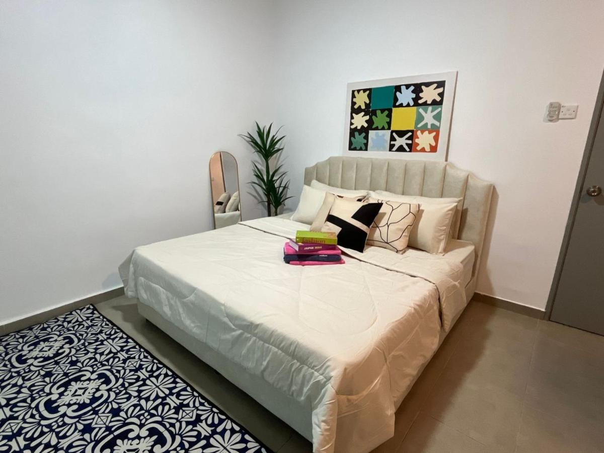 Naura Homestay Taman Scientex Kundang Jaya, Rawang - Chambres d’hôtes