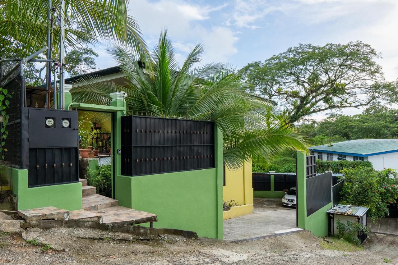 Yellow House - B&B Quepos