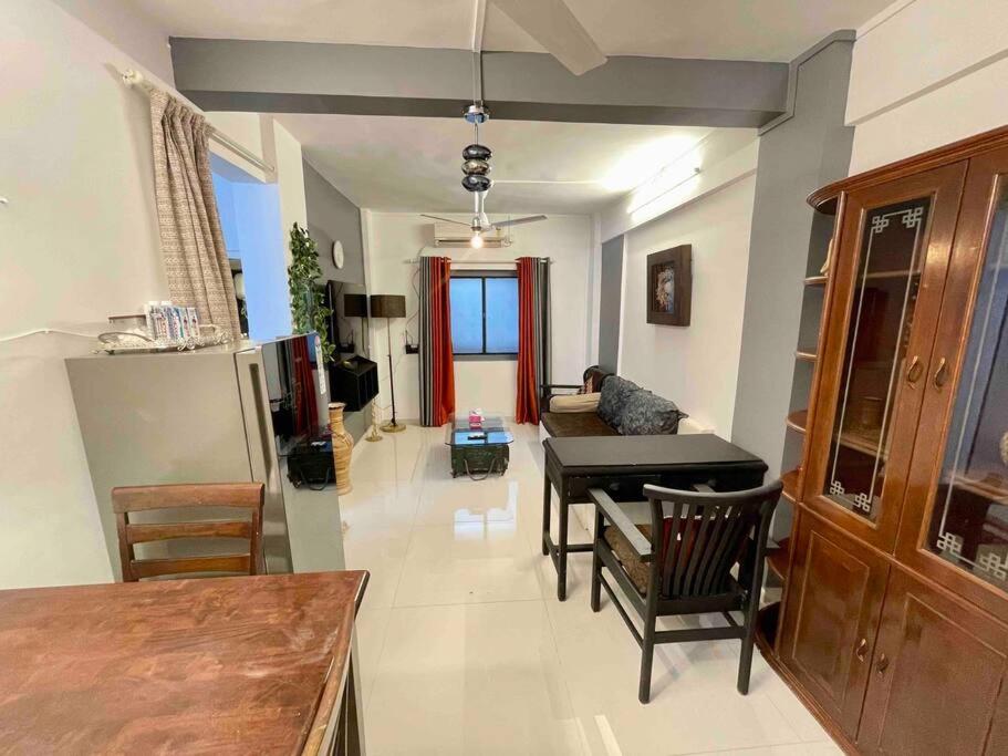 Seabird -1 Bhk Ground floor-Carter rd- Bandra west - B&B Mumbai