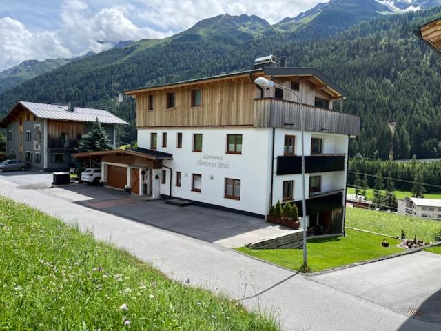 Gästehaus Strolz Hanspeter - B&B St Anton am Arlberg