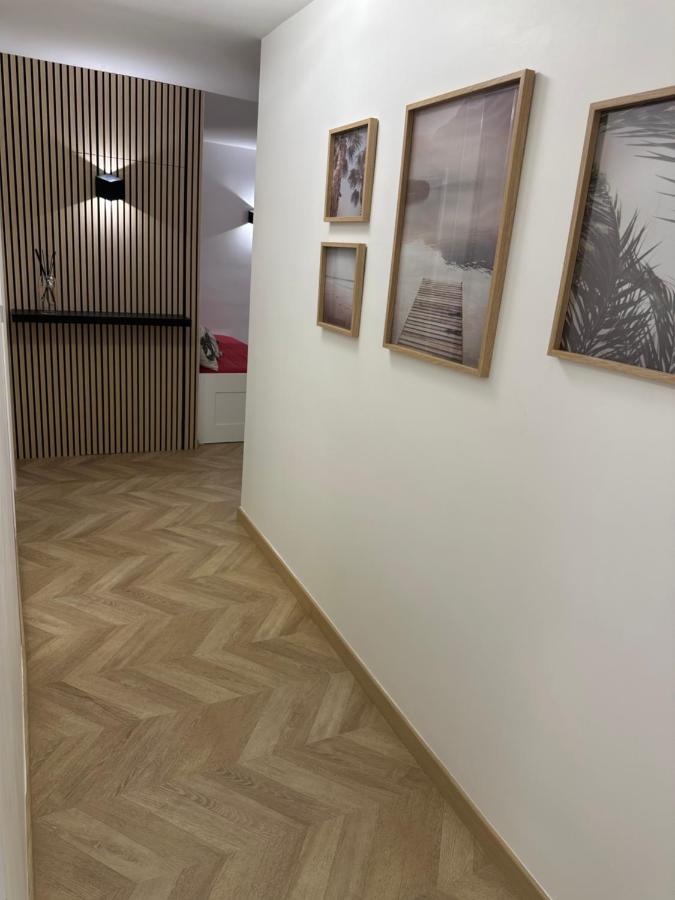 PARIS-MONTROUGE Magnifique appartement 3 pièces de 78m2 avec PARKING - très cosy pour 1 - 10 personnes refait à NEUF -ENTIRE APARTMENT LUXURIOUS AND WARM -Montrouge Paris 14ème - Proche Aéroport Orly Parc Expositions Porte de Versailles FREE WIFI GRATUIT - B&B