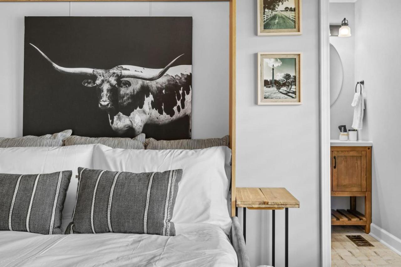 The Sunset Grove of Franklin, TN - Bed and Breakfast Franklin