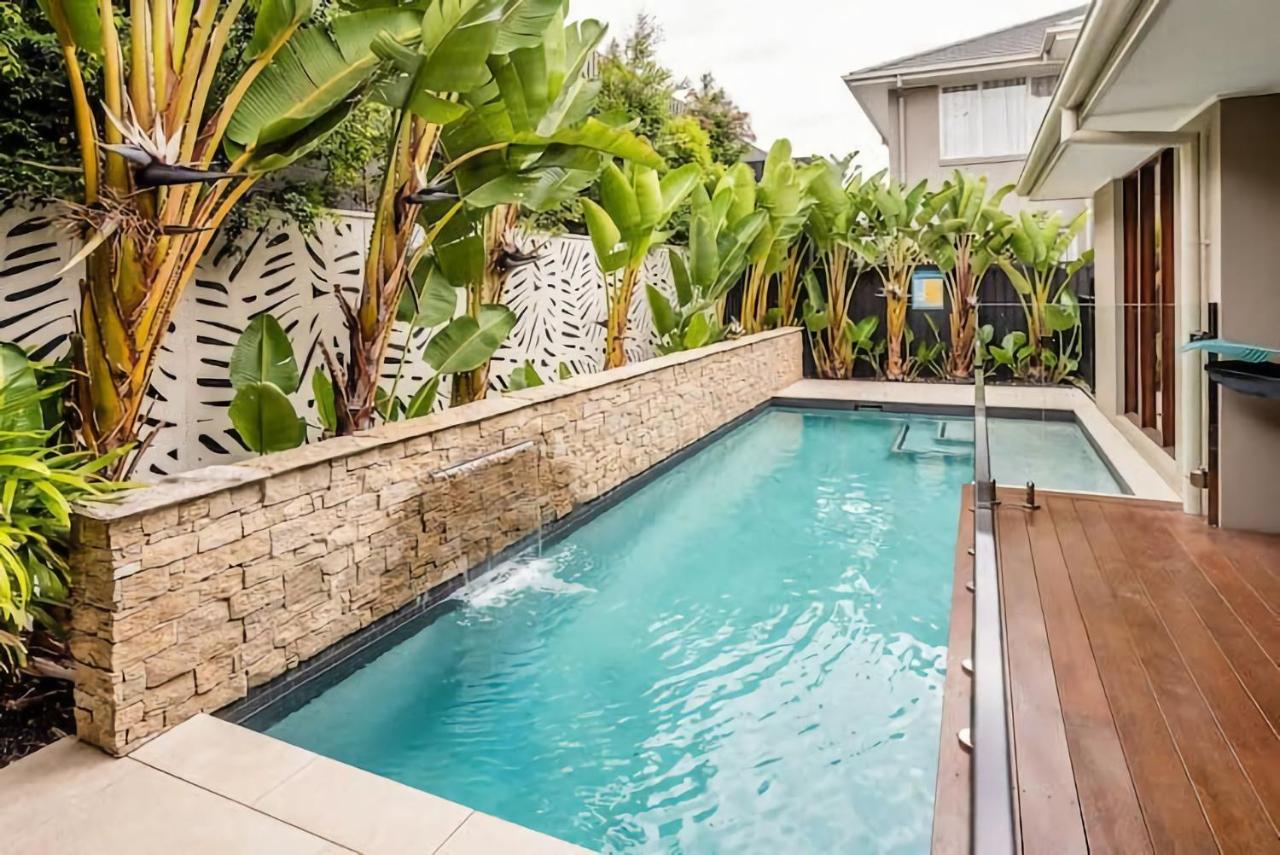 Sleek Tropical Oasis Bridgeman Downs - B&B