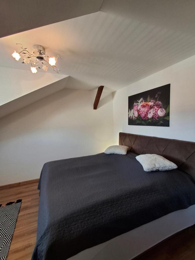 Krásny podkrovný 3-izbový byt v širšom centre BREZA - Ferienwohnung