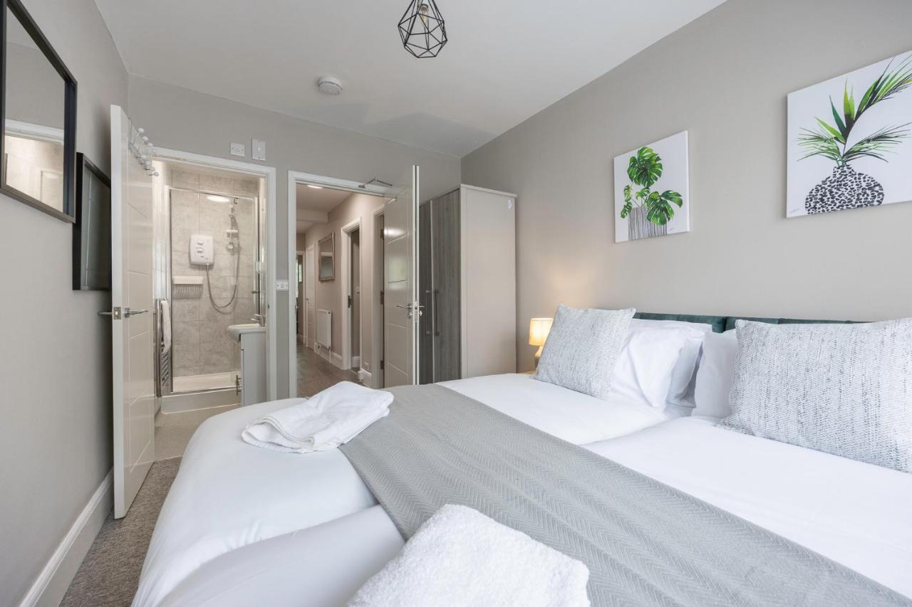 3 Bed, 3 Bath - Brighton Home By Primal Estates Short Lets in Brighton - Bed and Breakfast