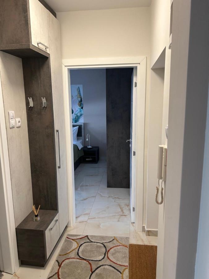 Hello One Apartman - B&B