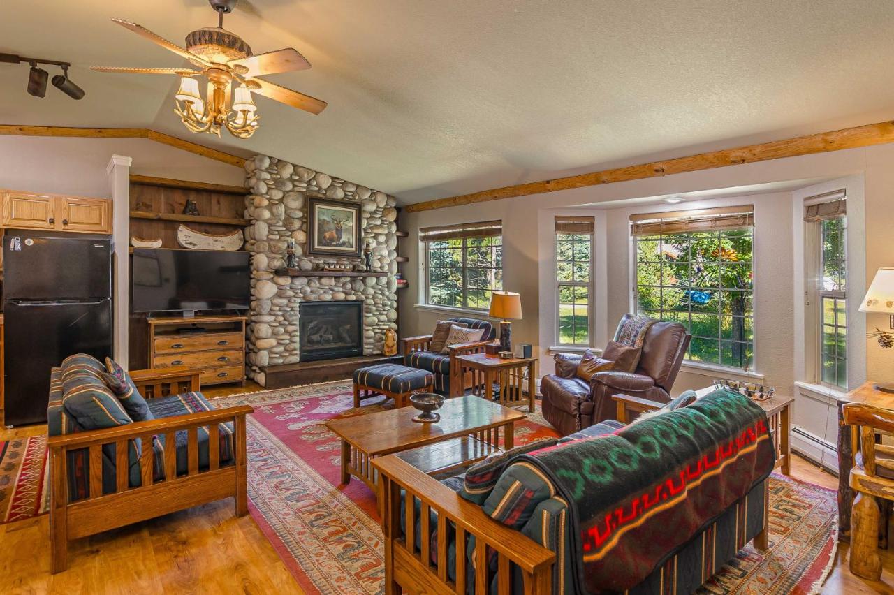 Cozy Home w/ Hot Tub: 7 Mi to Pagosa Hot Springs - Chambres d'hôtes Pagosa Springs