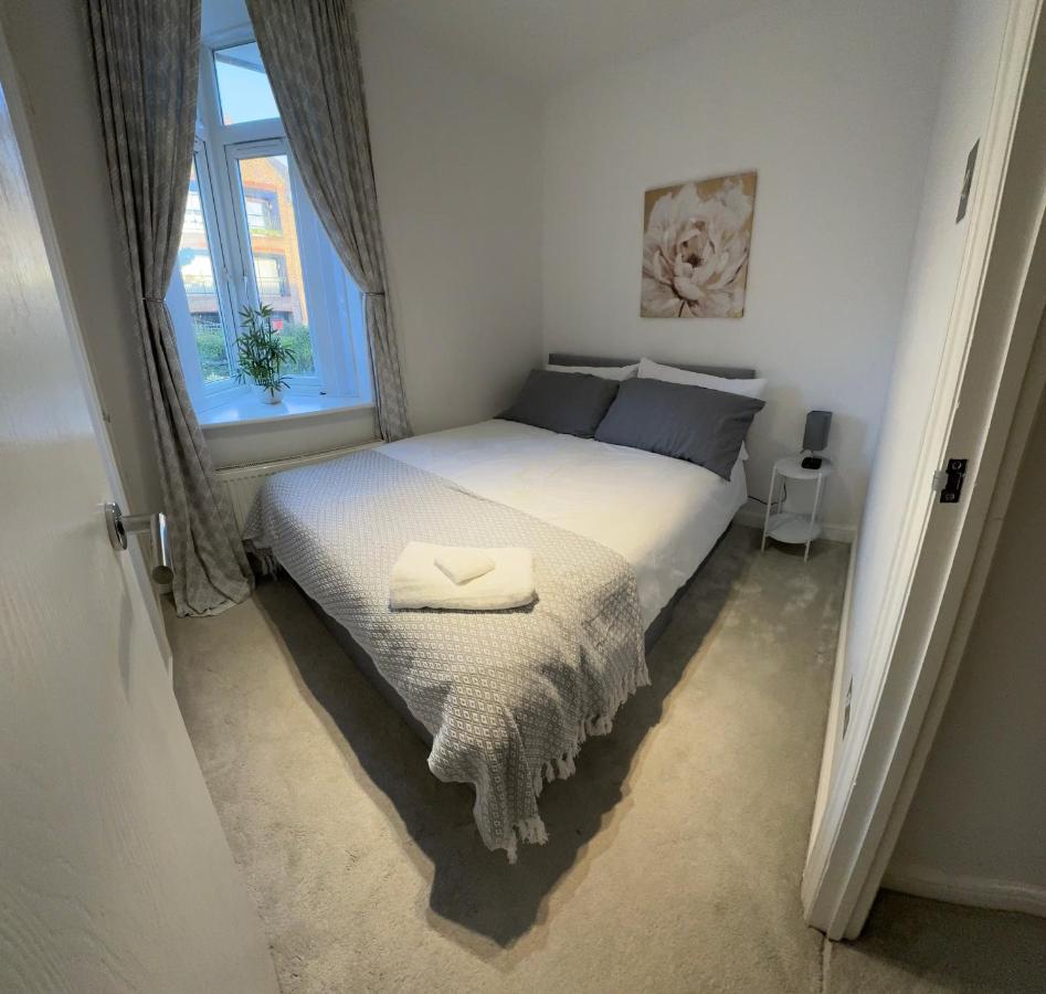 2 Bed House near Canary Wharf - B&B