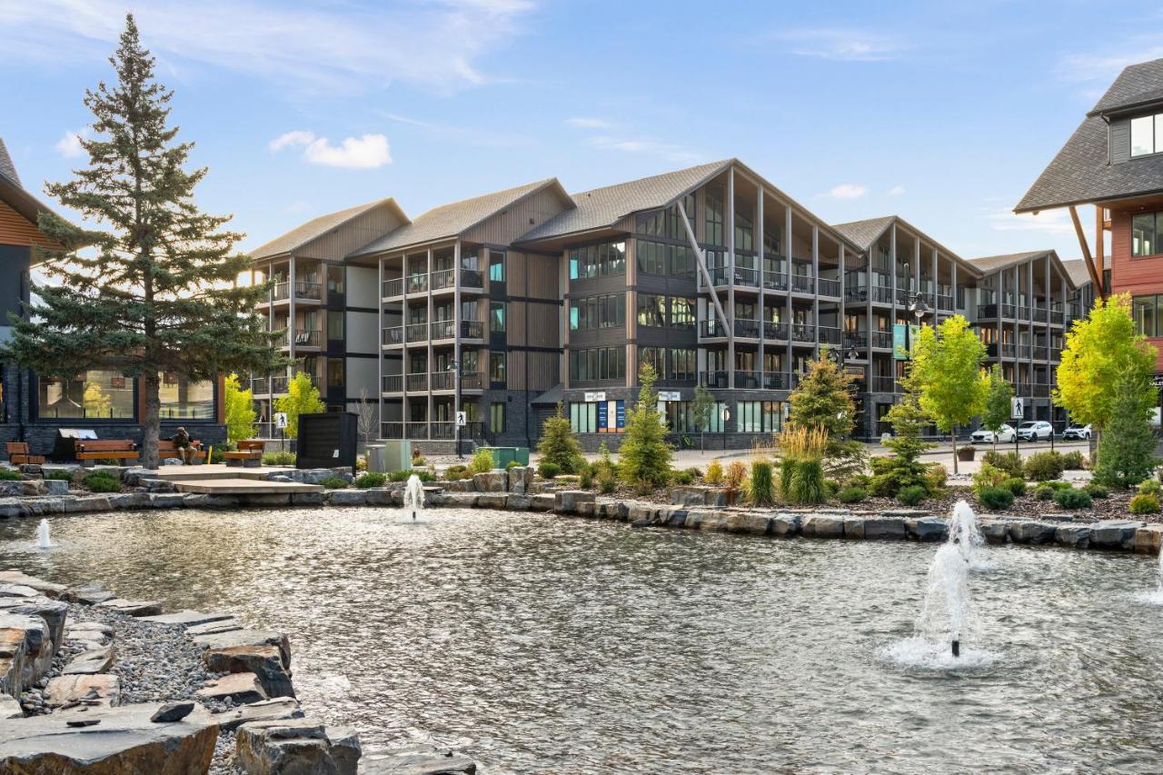 NEW Spacious MTN View Condo, PRIME location with Hot Tub, Free National Park Pass, Huge Patio, BBQ, Sleeps 7 - B&B Canmore