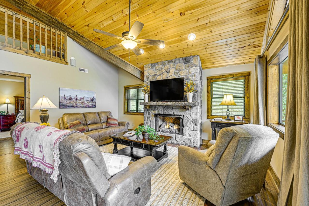 28 Acres Home with Barn and Fire Pit Near Franklin! - B&B Otto