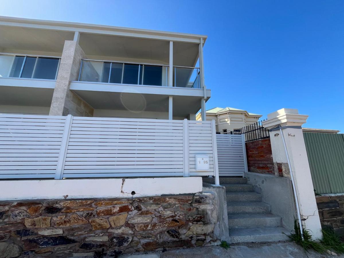 1 95 Esplanade, Semaphore - B&B