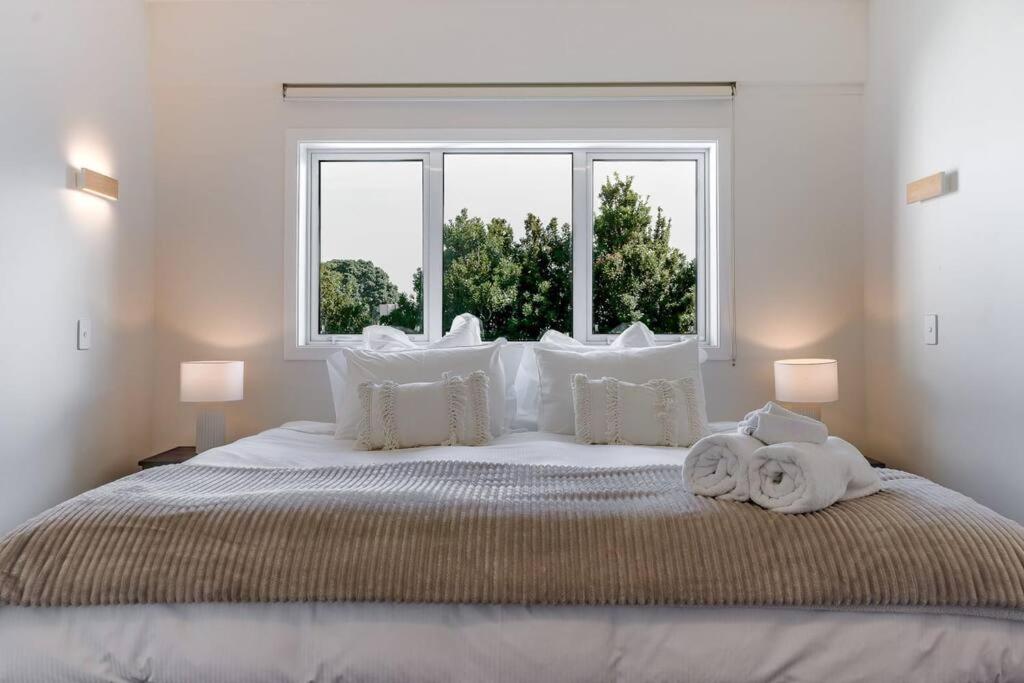 One-Bedroom Apartment with Ocean View