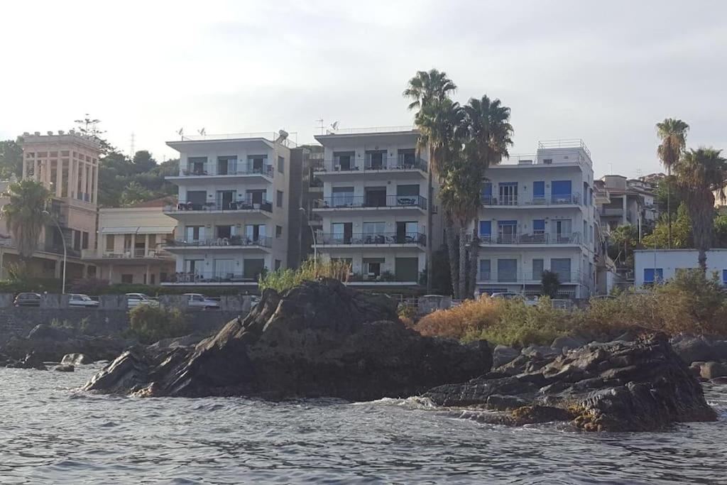 Prua sul mare - B&B Aci Castello
