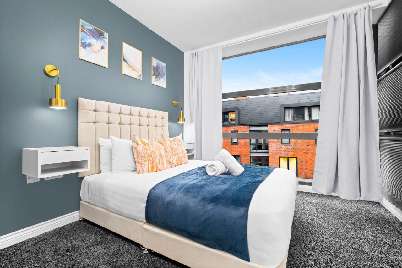 Luxury Two Bedroom Apartment - City Ceentre - Balcony - JQ - Netflix & Wifi - 11B - Bed and Breakfast