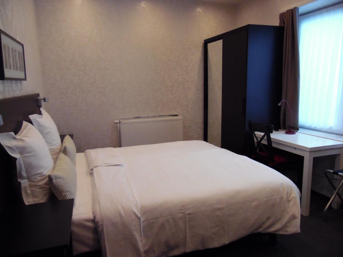 Double Room with Private External Bathroom - Shower