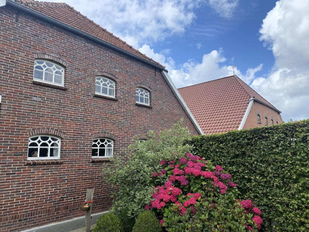 Reihenhaus in Strackholt mit beheiztem Pool - Chambres d'hôtes Strackholt