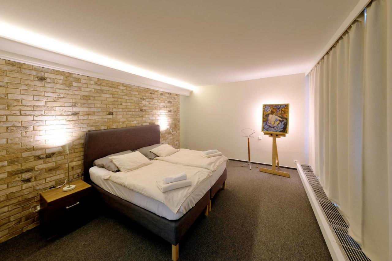 ViDa Prostorný 220 m2 3BR Apartmán s Krbem a Zahradou, Ideální pro Rodiny - B&B Prague