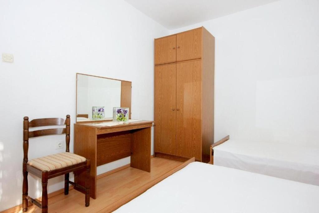 One-Bedroom Holiday Home