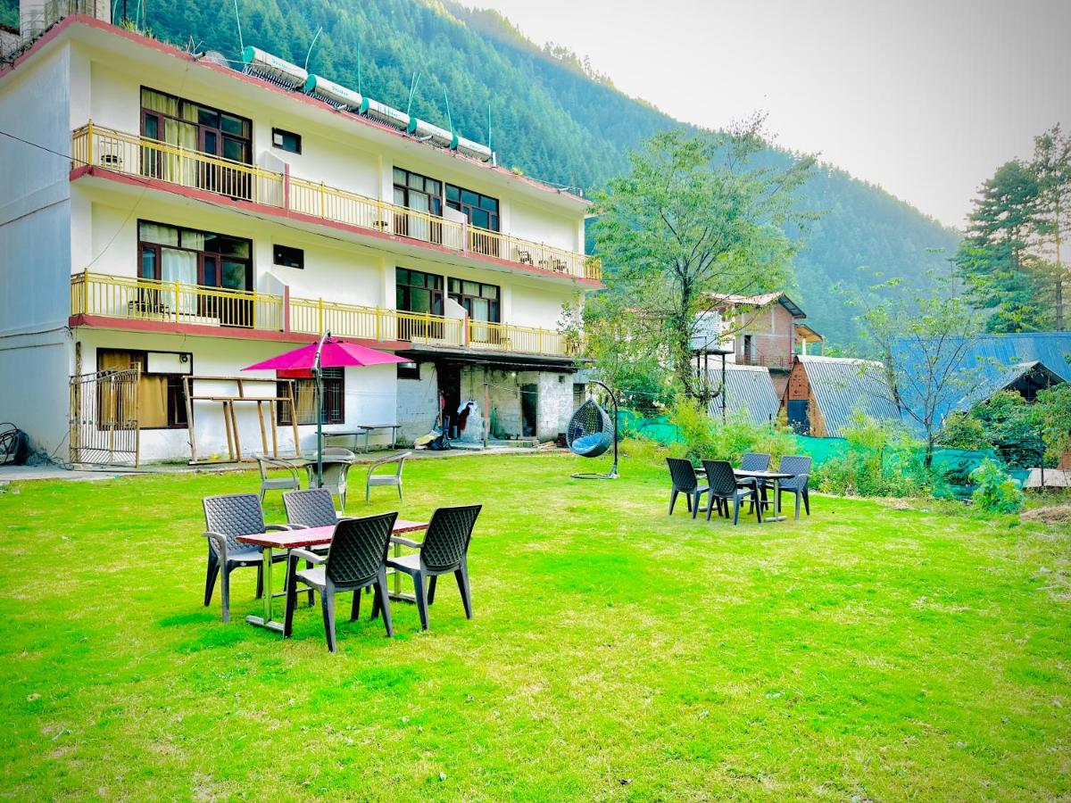 Hotel Vansh-A hotel with private Lawn and Parking - B&B Kasol