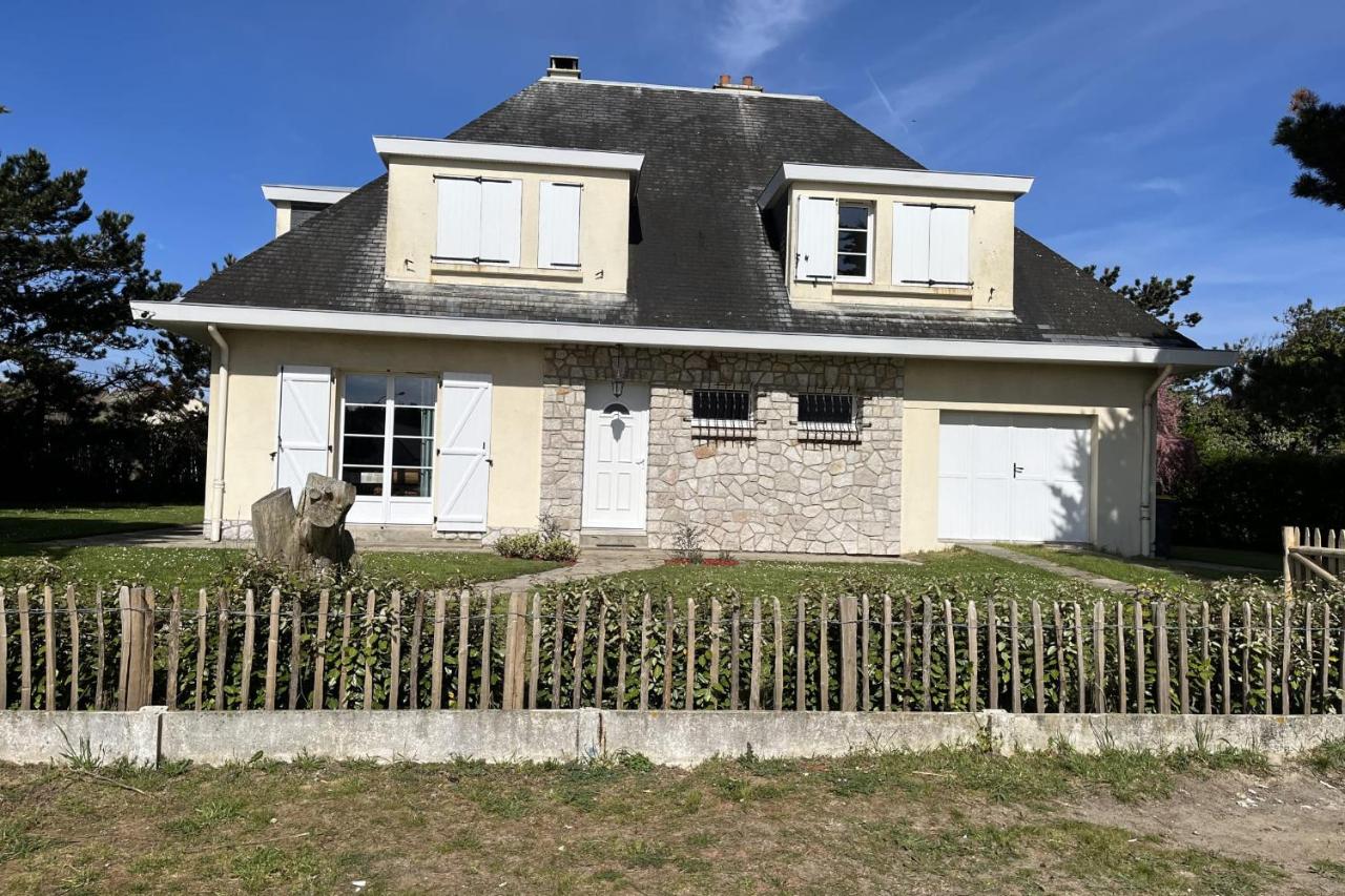 Beautiful family home near beach Sainte-Cécile - Bed and Breakfast