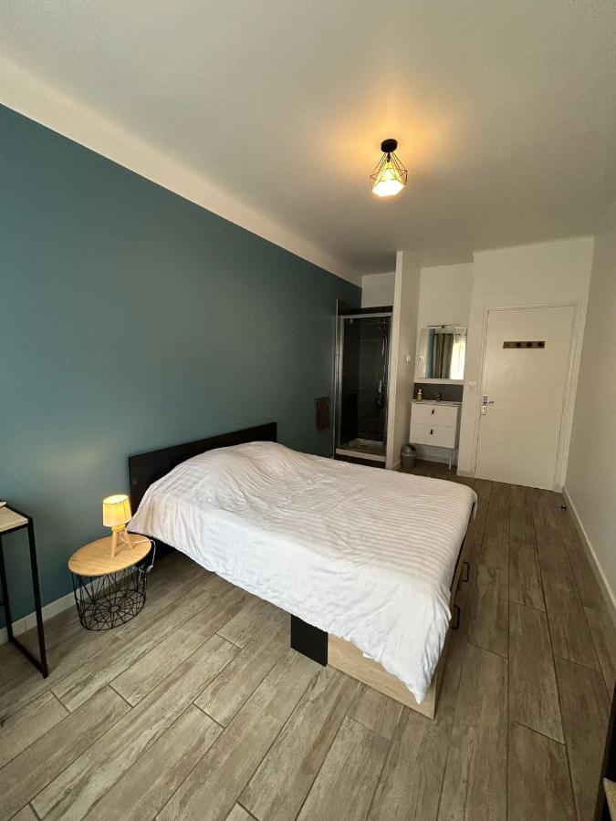Four-Bedroom Apartment with Balcony 