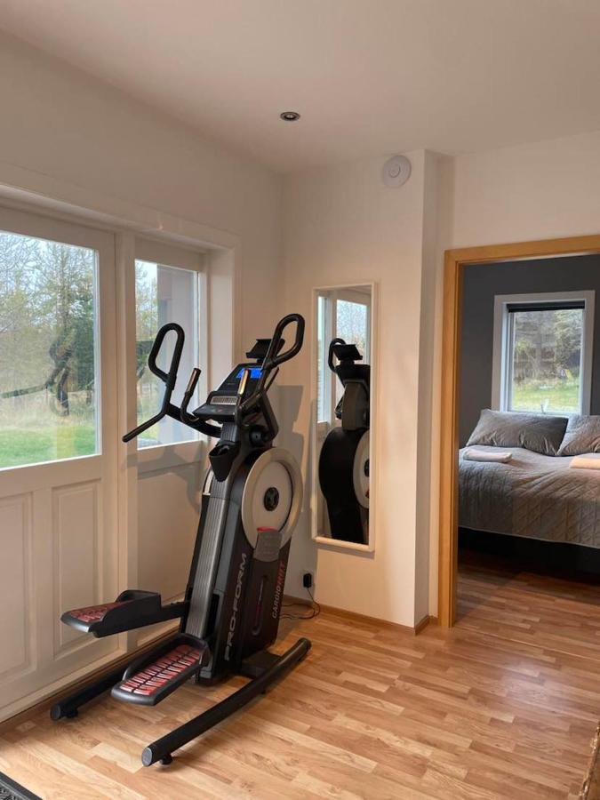 4-room spacious condo w patio - Ferienwohnung