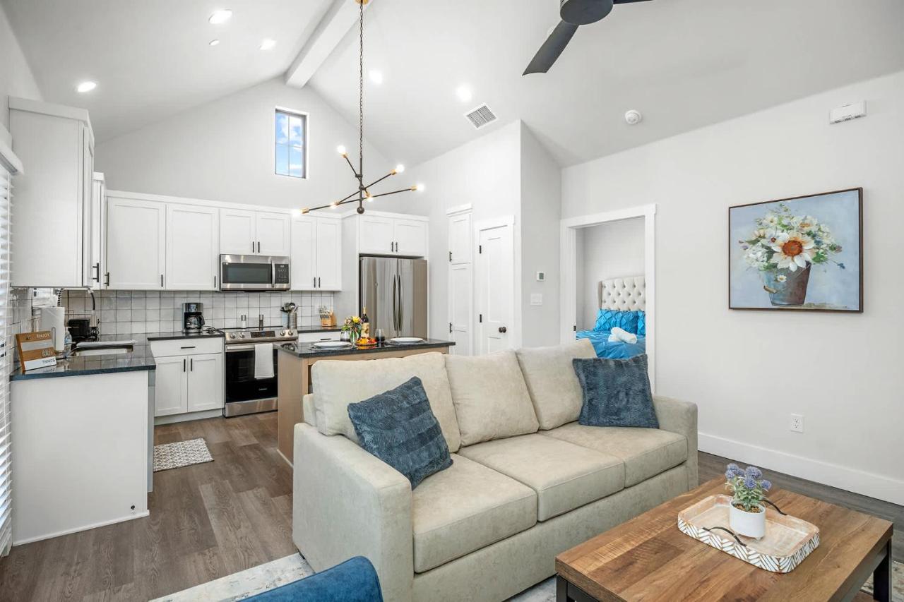 Eagle's Villa - Hot Tub 5 Min to Main - B&B Fredericksburg