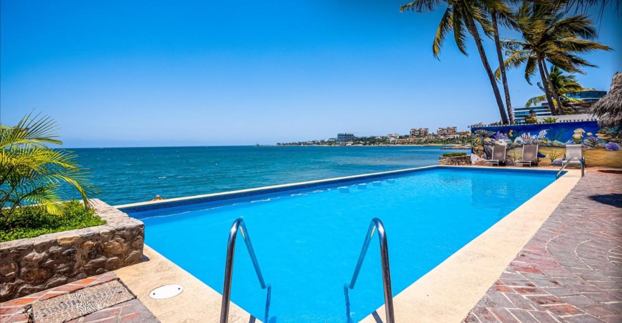 Oceanfront-Ocean View in Bucerias Casita Oasis Condo - Large Studio - B&B Bucerías