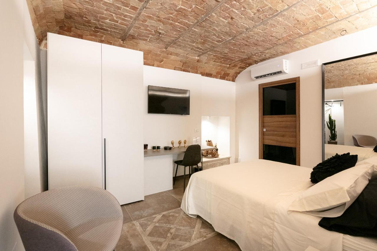 Deluxe Room (2 Adults + 1 Child)