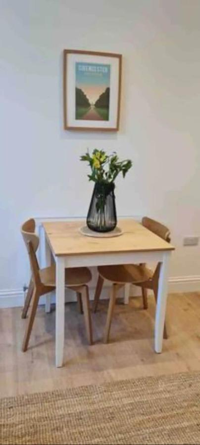 Peaceful apartment with courtyard in town centre - Bed and Breakfast Tetbury