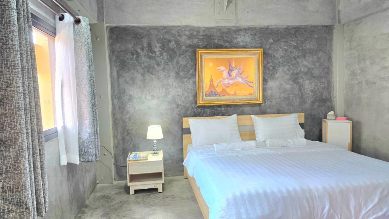 Captain Joe Cafe & Hostel - Bed and Breakfast Hua Hin