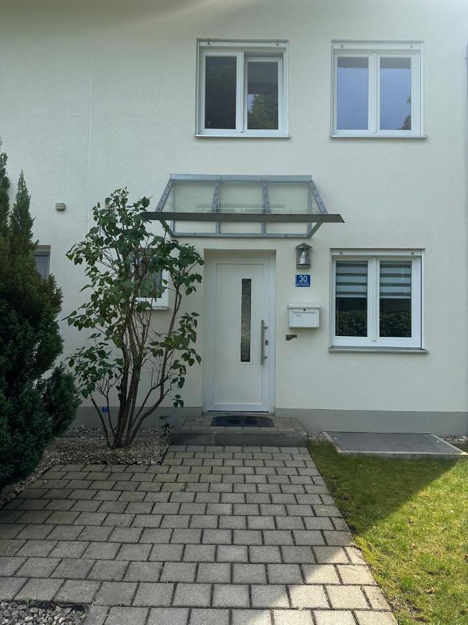 Luxus pur Endhaus 3SZ mit Garten,Kamin, Klima, - Bed and Breakfast