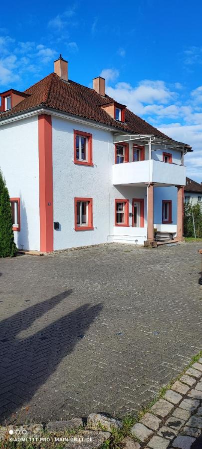 Monteurwohnung "Bora" bis 10 Personen mit Parkplätzen und WLAN und Grill - B&B