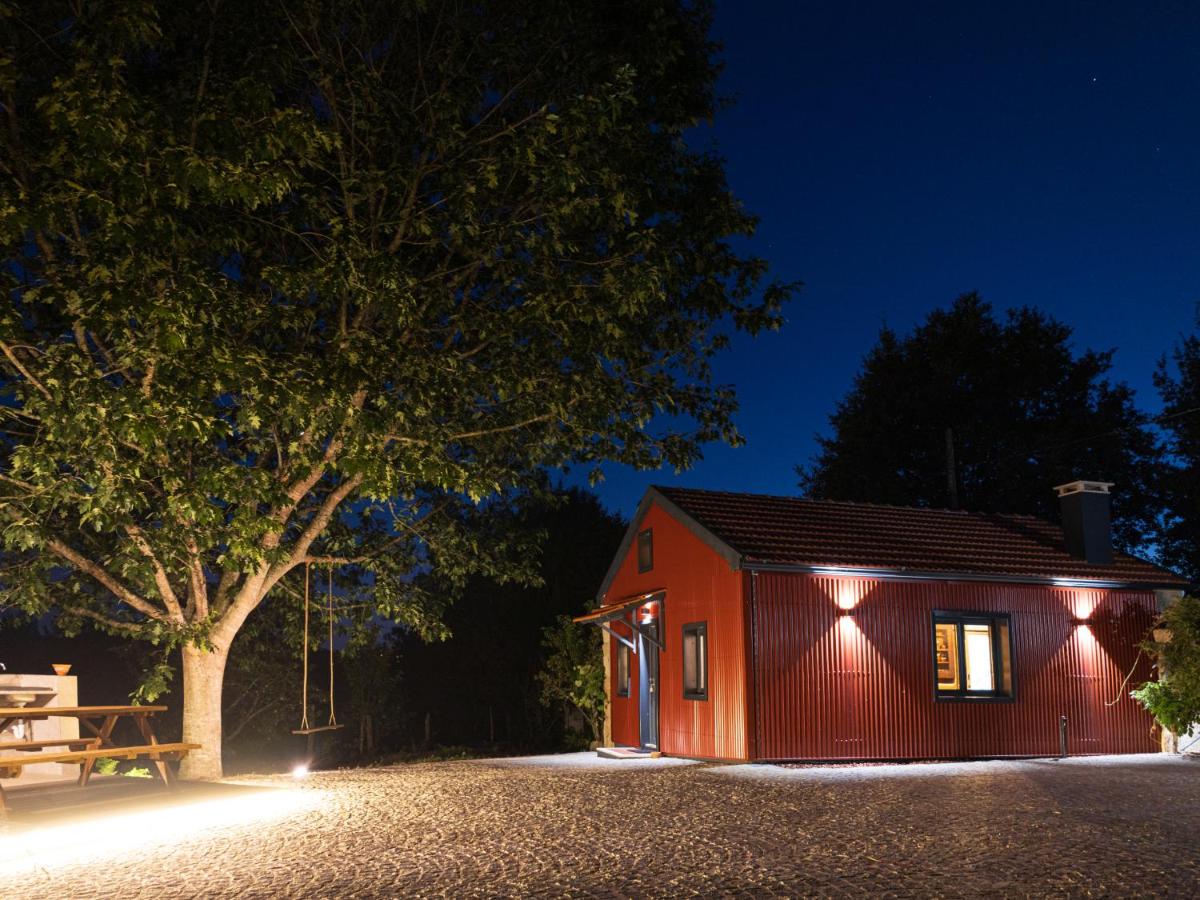 Quintinha do Varoso - Little Red Cottage House - B&B