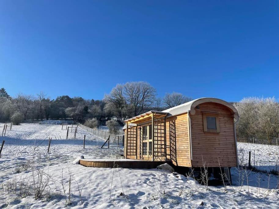 Roulotte en bois tout confort - Bed and Breakfast