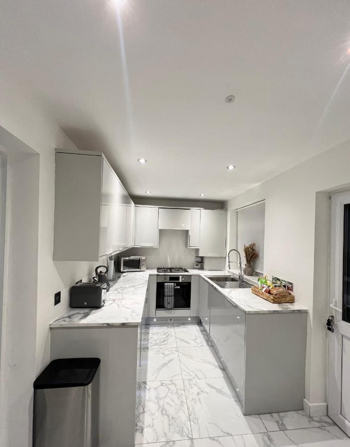 Entire House - Near Etihad stadium and Central Manchester - Ferienwohnung