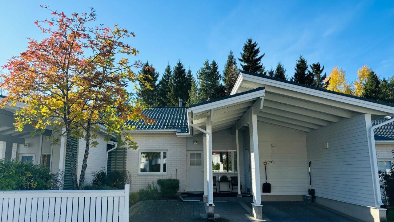 Entire Cozy House with nature,sauna,patio,parking - Ferienwohnung Oulu