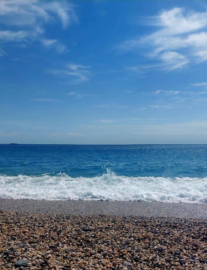 Verso il Mare Darsena Savona - B&B