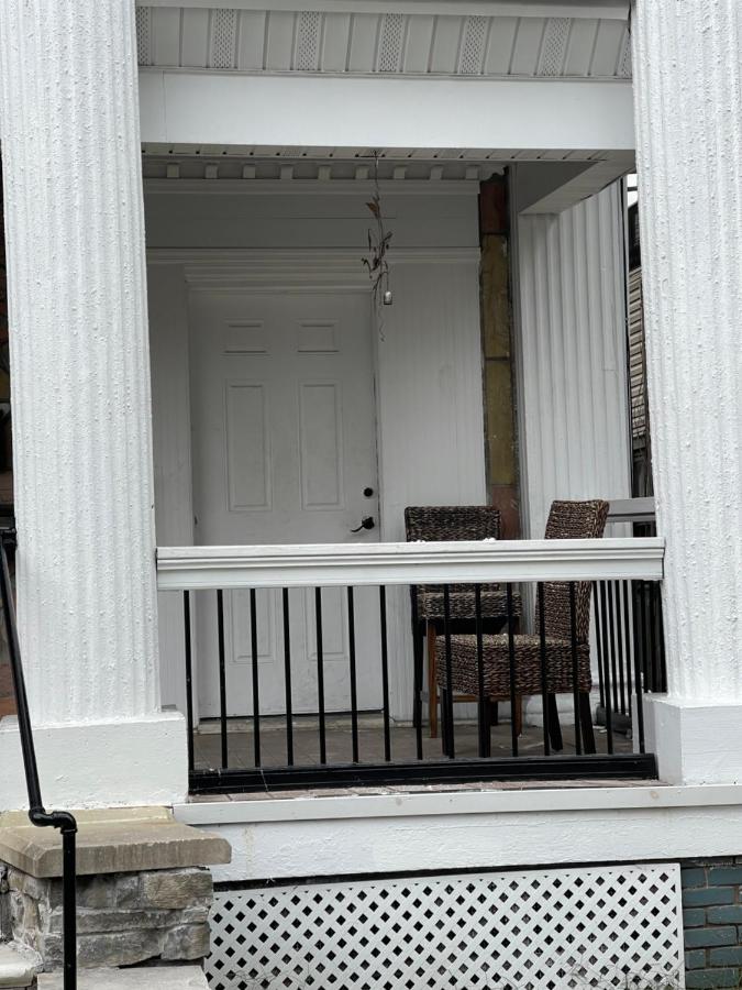 Banlieue Pillars Maison - B&B