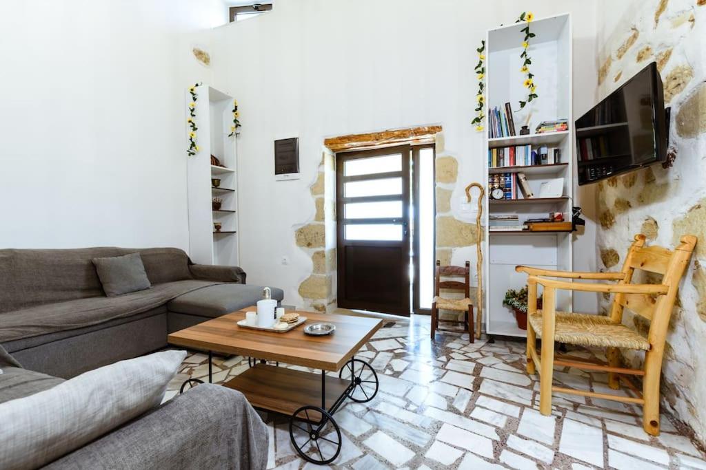 Xanthippi's Traditional House in Pemonia - B&B Pemonia