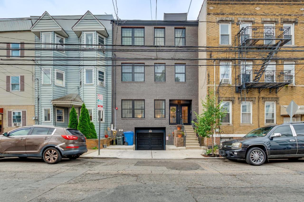 Walk to Journal Square: Modern Apt ~ 4 Mi to NYC! - B&B Jersey City
