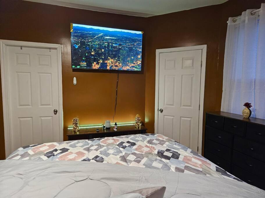 Large 3 BRM 2 Bath Near EWR NYC - Bed and Breakfast