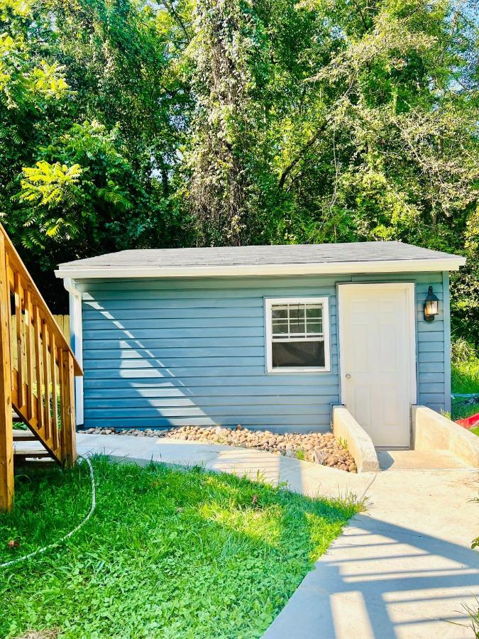 Tiny House With Private Pool - Bed and Breakfast Glen Burnie